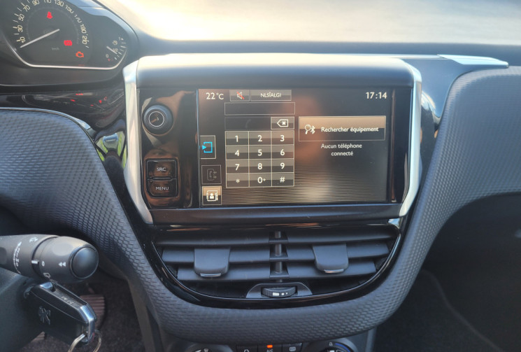 Peugeot 2008 1.2 PURETECH STYLE Peugeot 2008 1.2 PURETECH STYLE