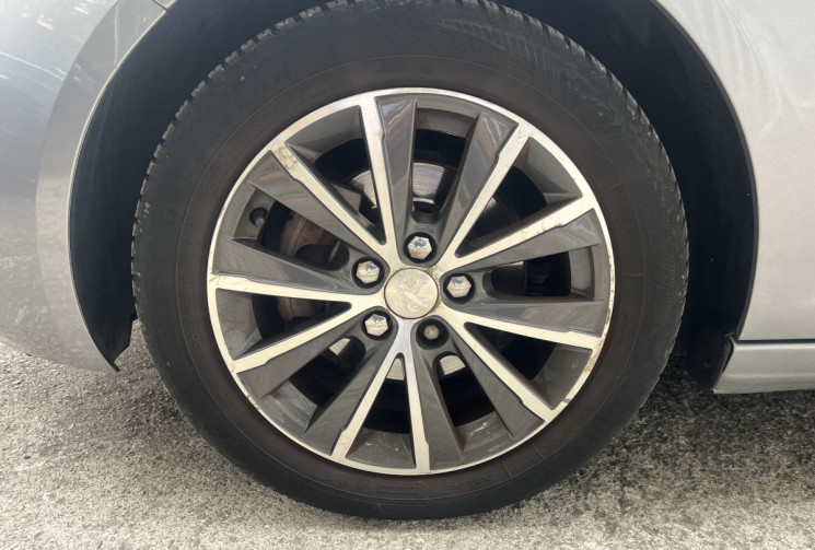 Peugeot 308 1.2 PureTech Sensation / Toit Panoramique / Distribution OK