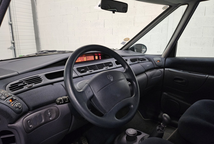 Renault Espace 2.0 16 v 140 cv expression / 7 places / 1° main / entretien concession 