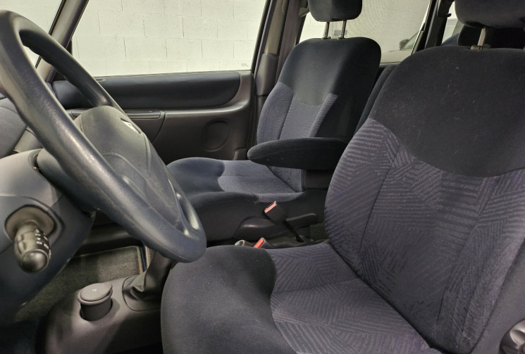 Renault Espace 2.0 16 v 140 cv expression / 7 places / 1° main / entretien concession 