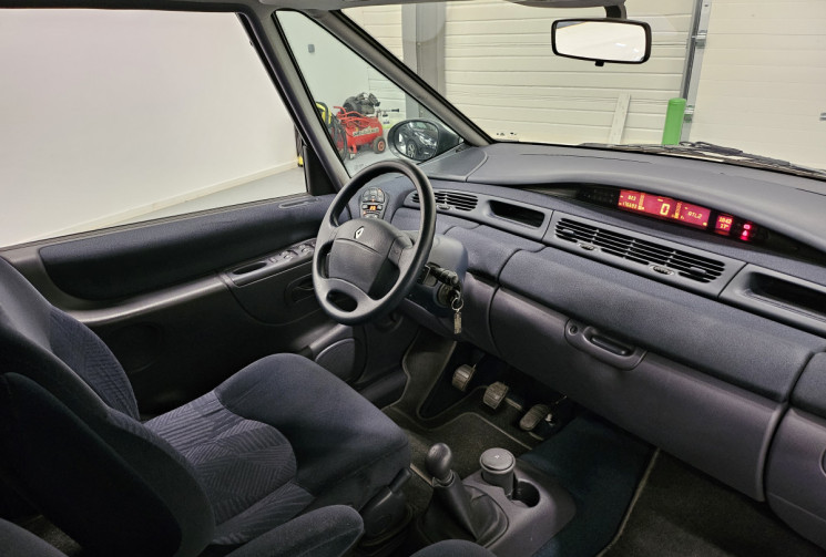 Renault Espace 2.0 16 v 140 cv expression / 7 places / 1° main / entretien concession 