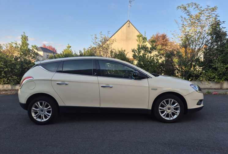 Lancia DELTA III 1.6 Multijet 120 Platino Toit ouvrant / siège alcantara / Attelage