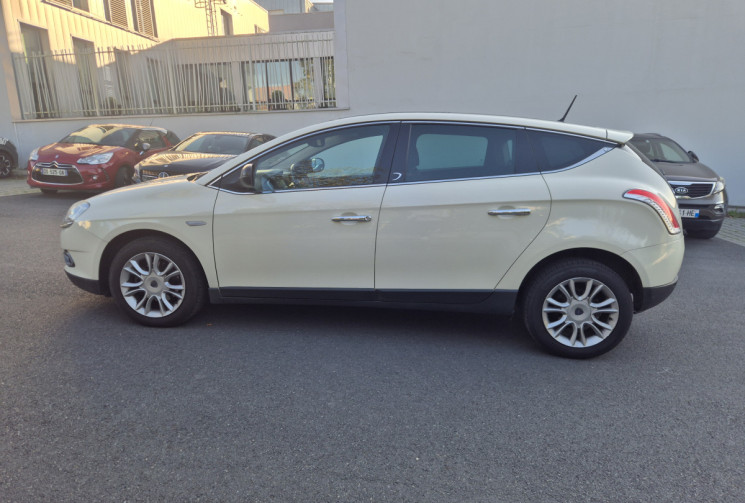 Lancia DELTA III 1.6 Multijet 120 Platino Toit ouvrant / siège alcantara / Attelage