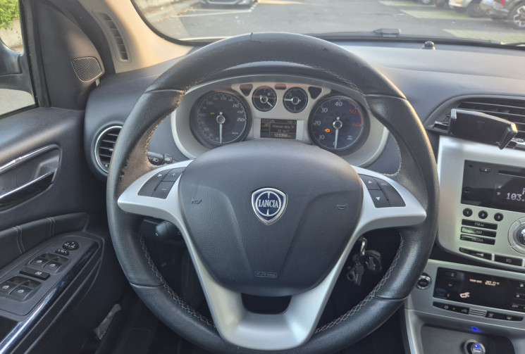 Lancia DELTA III 1.6 Multijet 120 Platino Toit ouvrant / siège alcantara / Attelage