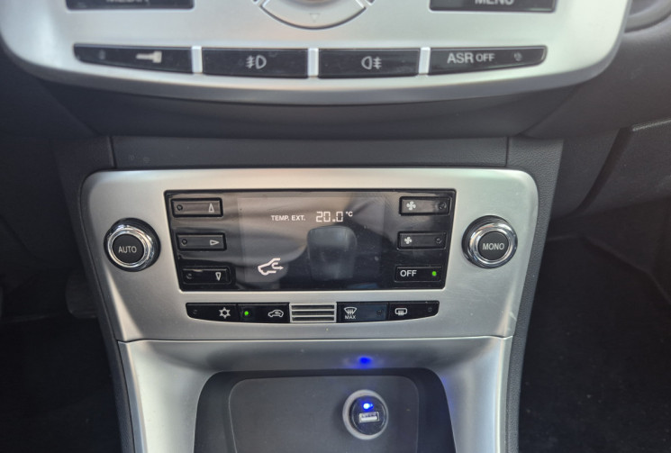 Lancia DELTA III 1.6 Multijet 120 Platino Toit ouvrant / siège alcantara / Attelage