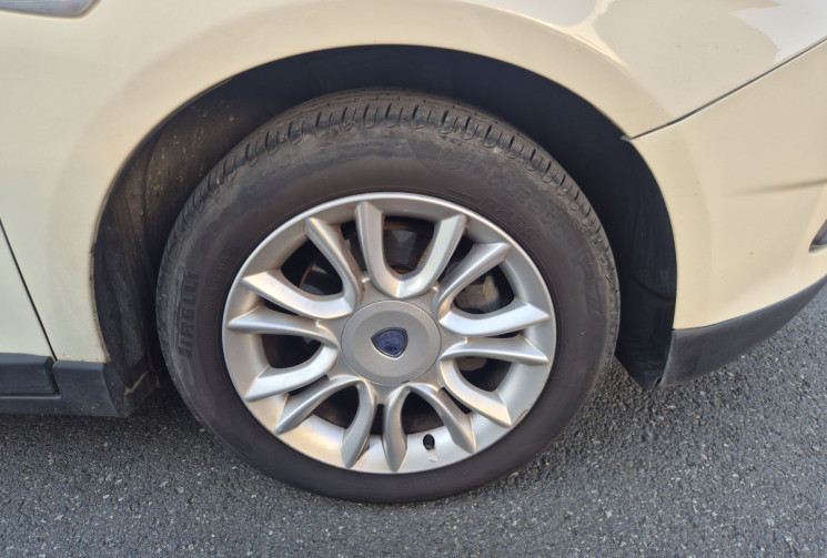 Lancia DELTA III 1.6 Multijet 120 Platino Toit ouvrant / siège alcantara / Attelage