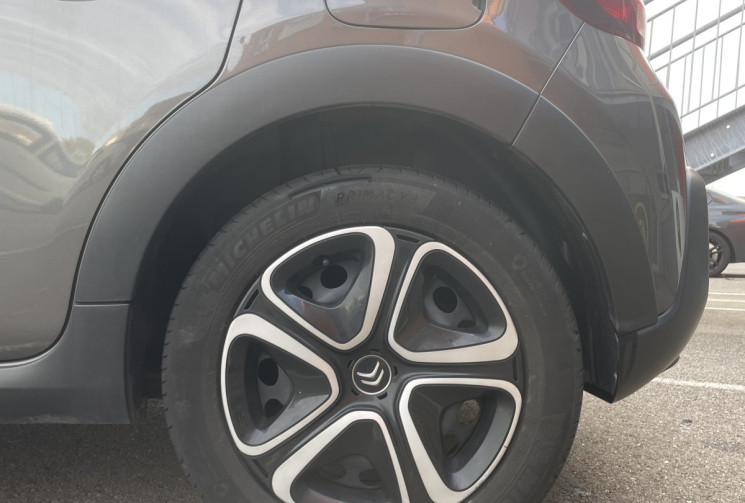 Citroën C3 SHINE 1.2 PureTech 83 ch  BVM5 Courroie distribution OK