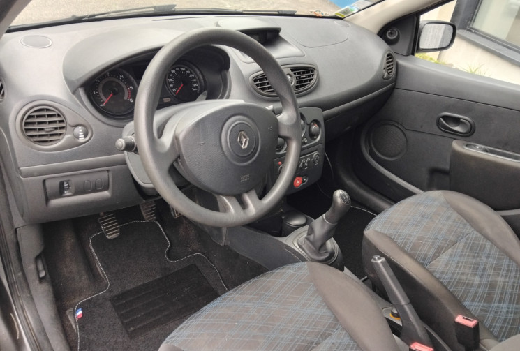 Renault Clio  III 1.5 DCI 68 cv - 5 Portes - Première Main