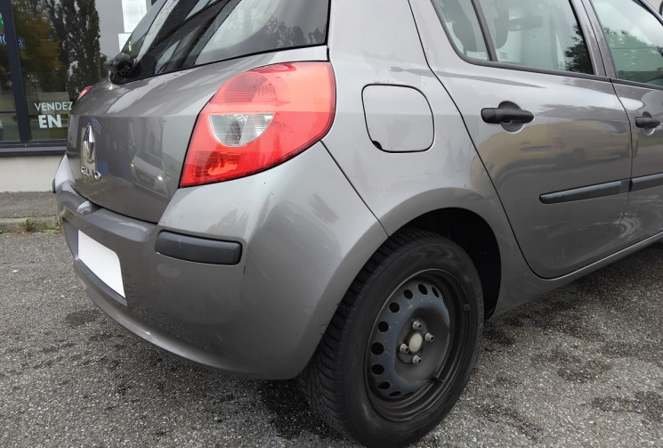 Renault Clio  III 1.5 DCI 68 cv - 5 Portes - Première Main