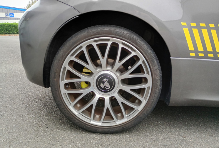 Abarth 500 1.4 16V T-JET 145 ch 595 / Toit ouvrant