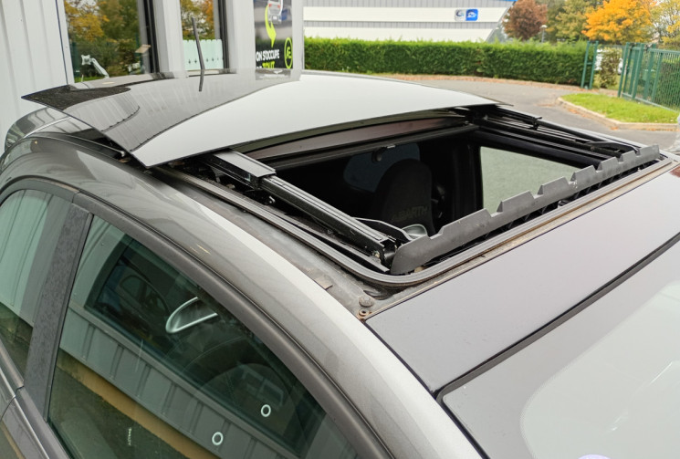 Abarth 500 1.4 16V T-JET 145 ch 595 / Toit ouvrant