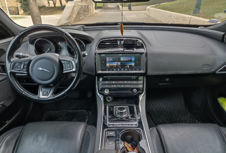 Jaguar XE 2.0L 180CH R-SPORT - BLACK PACK - ENTRETIEN A JOUR - ORG FRANCE