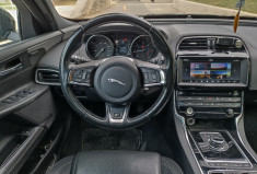 Jaguar XE 2.0L 180CH R-SPORT - BLACK PACK - ENTRETIEN A JOUR - ORG FRANCE