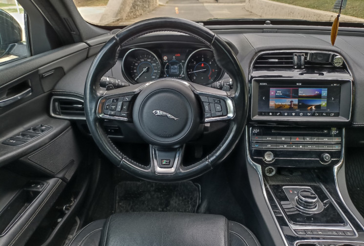 Jaguar XE 2.0L 180CH R-SPORT - BLACK PACK - ENTRETIEN A JOUR - ORG FRANCE