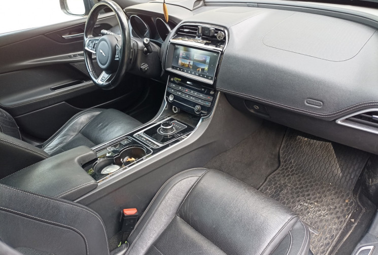 Jaguar XE 2.0L 180CH R-SPORT - BLACK PACK - ENTRETIEN A JOUR - ORG FRANCE
