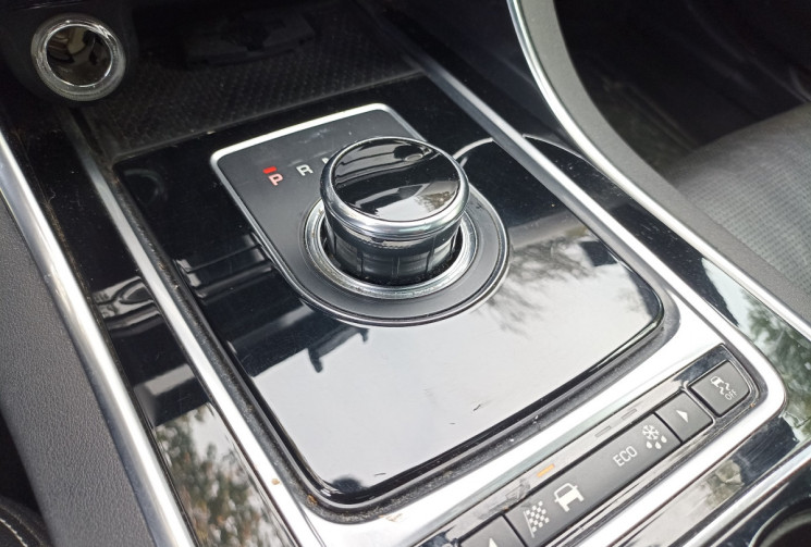 Jaguar XE 2.0L 180CH R-SPORT - BLACK PACK - ENTRETIEN A JOUR - ORG FRANCE