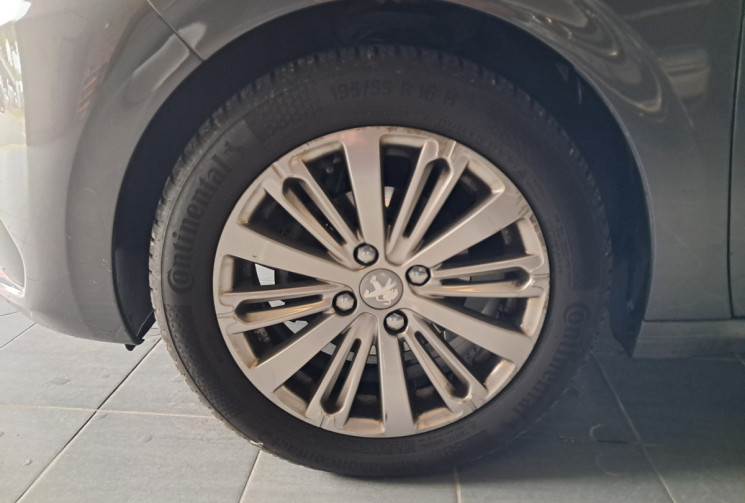 Peugeot 208 1.2 PureTech 110 ALLURE - SUPERBE - 2E MAIN - SUIVI GGE - DISTRI OK - GARANTIE -