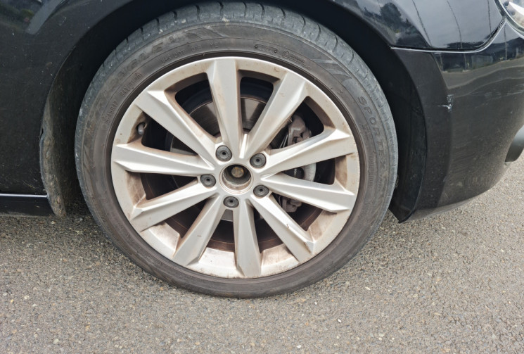 Volkswagen Golf 1.6 TDI 105 CH CARAT