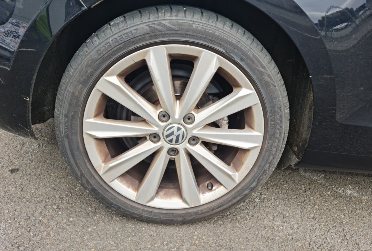 Volkswagen Golf 1.6 TDI 105 CH CARAT