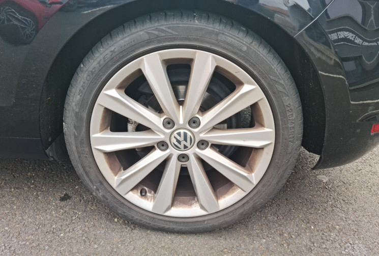 Volkswagen Golf 1.6 TDI 105 CH CARAT