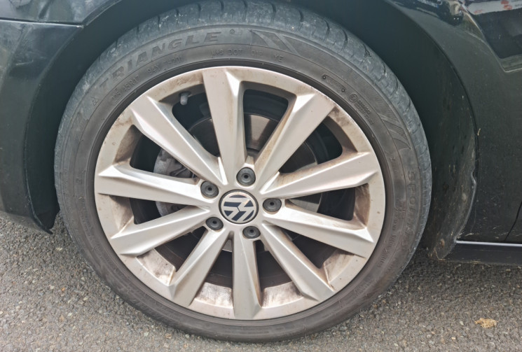 Volkswagen Golf 1.6 TDI 105 CH CARAT