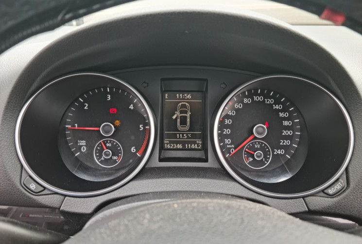 Volkswagen Golf 1.6 TDI 105 CH CARAT