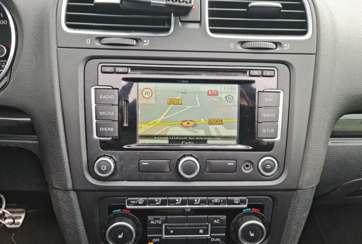 Volkswagen Golf 1.6 TDI 105 CH CARAT