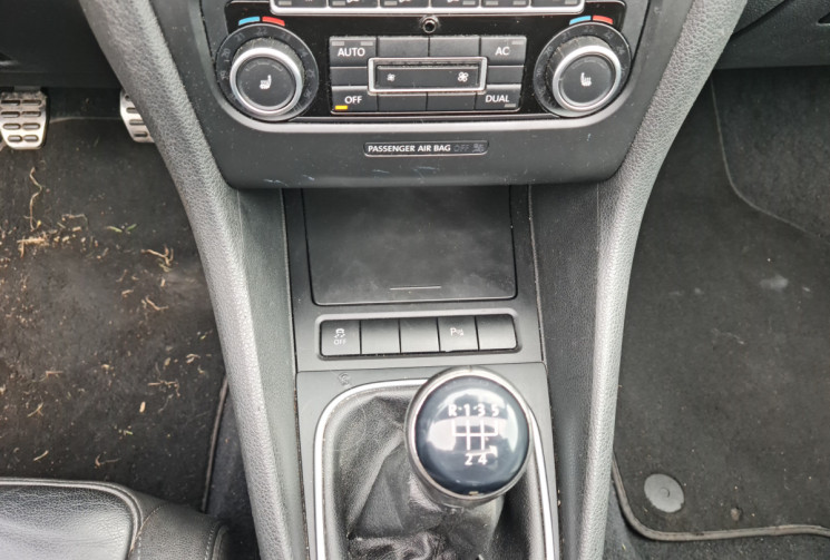Volkswagen Golf 1.6 TDI 105 CH CARAT