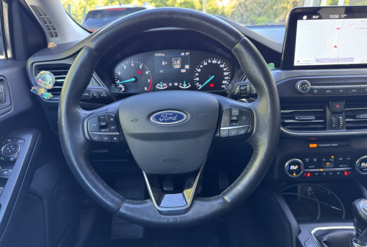 Ford Focus TITANIUM 1.0 SCTi EcoBoost 125 ch / Carplay / Camera / Sieges et volant chauffants