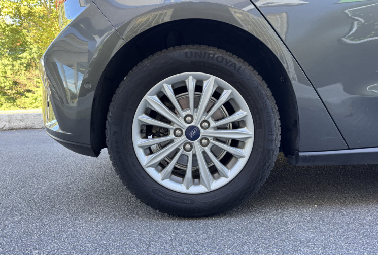 Ford Focus TITANIUM 1.0 SCTi EcoBoost 125 ch / Carplay / Camera / Sieges et volant chauffants