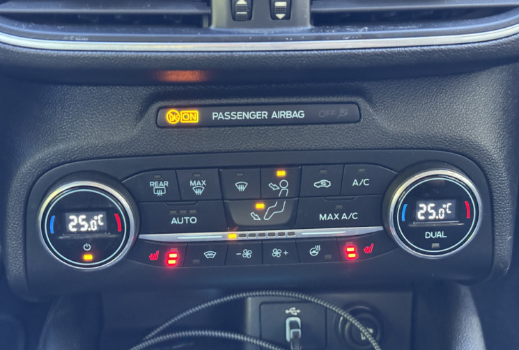 Ford Focus TITANIUM 1.0 SCTi EcoBoost 125 ch / Carplay / Camera / Sieges et volant chauffants