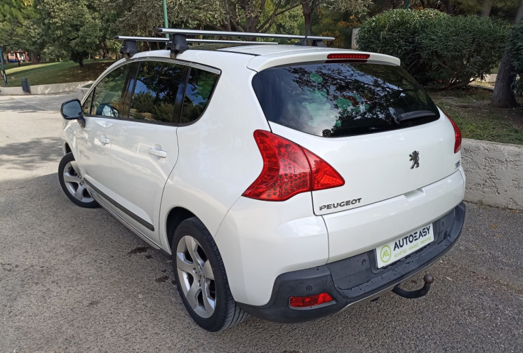 Peugeot 3008 1.6hdi 115ch Allure - Attelage - Toit pano - Tête haute - Distrib à jour.