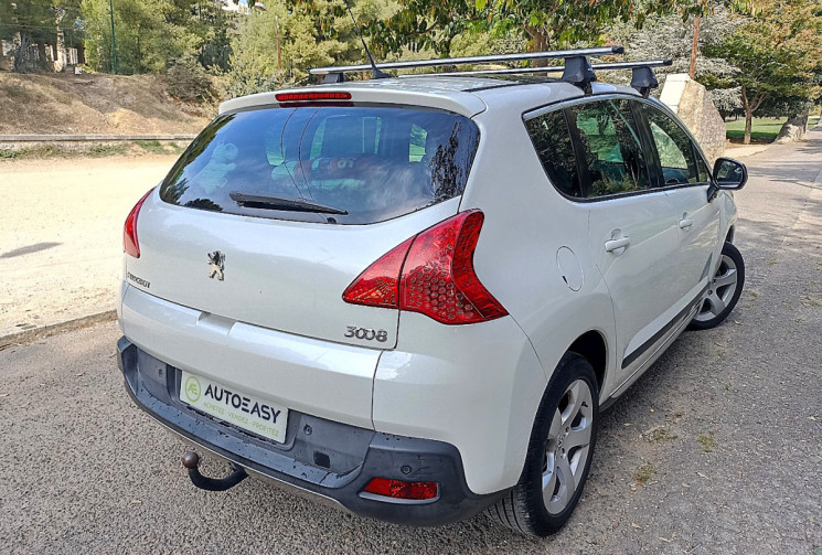 Peugeot 3008 1.6hdi 115ch Allure - Attelage - Toit pano - Tête haute - Distrib à jour.