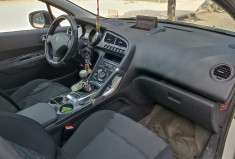 Peugeot 3008 1.6hdi 115ch Allure - Attelage - Toit pano - Tête haute - Distrib à jour.