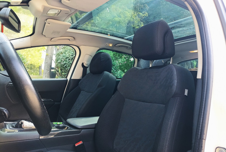 Peugeot 3008 1.6hdi 115ch Allure - Attelage - Toit pano - Tête haute - Distrib à jour.