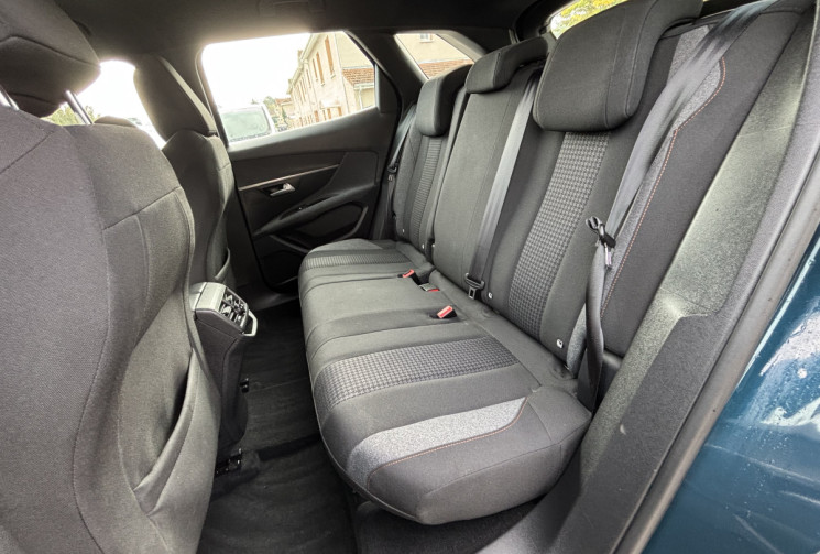 Peugeot 3008 1.5 BlueHDi 130 ch / ACTIVE PACK / EAT8