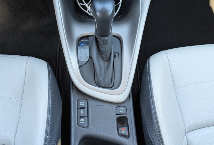 Toyota Yaris  115 CV 1.5 HYBRID ICONIC / CAR PLAY / CUIR / GARANTIE 12 MOIS 