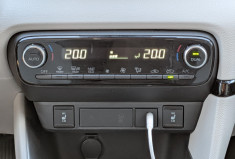 Toyota Yaris  115 CV 1.5 HYBRID ICONIC / CAR PLAY / CUIR / GARANTIE 12 MOIS 
