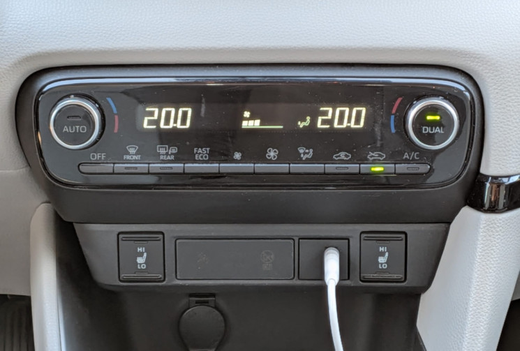 Toyota Yaris  115 CV 1.5 HYBRID ICONIC / CAR PLAY / CUIR / GARANTIE 12 MOIS 