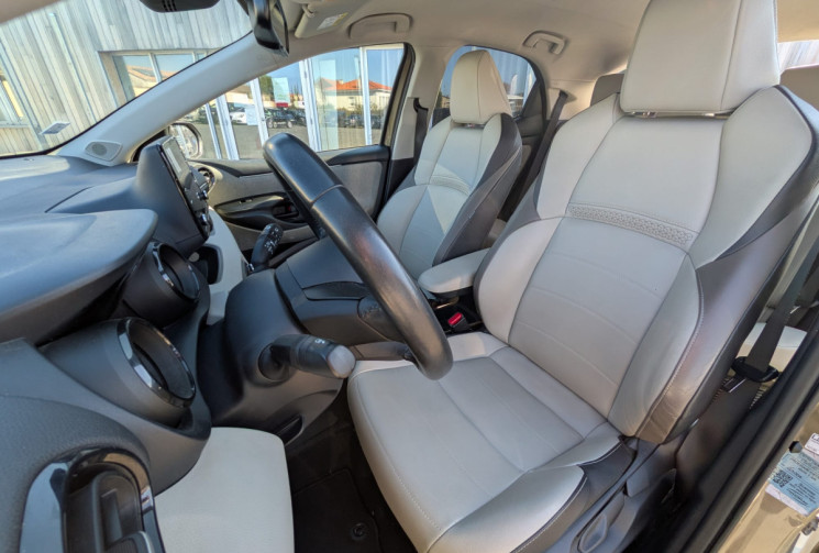 Toyota Yaris  115 CV 1.5 HYBRID ICONIC / CAR PLAY / CUIR / GARANTIE 12 MOIS 