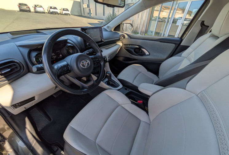 Toyota Yaris  115 CV 1.5 HYBRID ICONIC / CAR PLAY / CUIR / GARANTIE 12 MOIS 