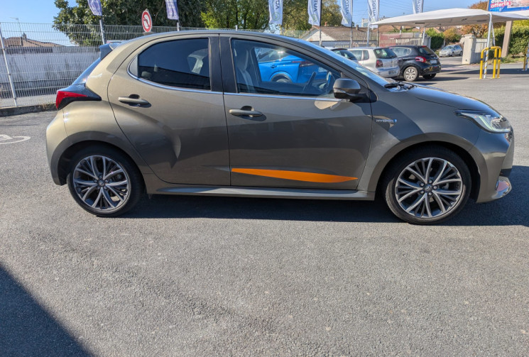 Toyota Yaris  115 CV 1.5 HYBRID ICONIC / CAR PLAY / CUIR / GARANTIE 12 MOIS 