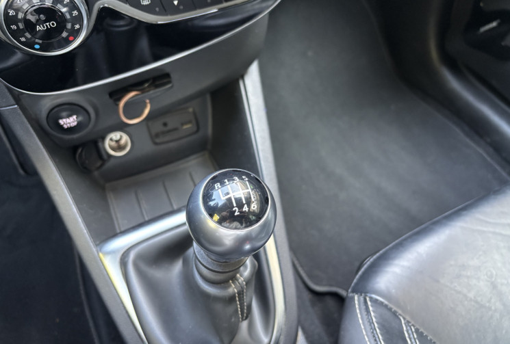 Renault Clio IV 4 Initiale Paris 1.2 Tce 120 ch / Cuir chauffant / Camera / Bose / LED