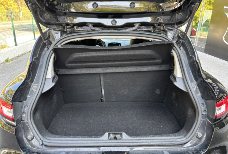 Renault Clio IV 4 Initiale Paris 1.2 Tce 120 ch / Cuir chauffant / Camera / Bose / LED