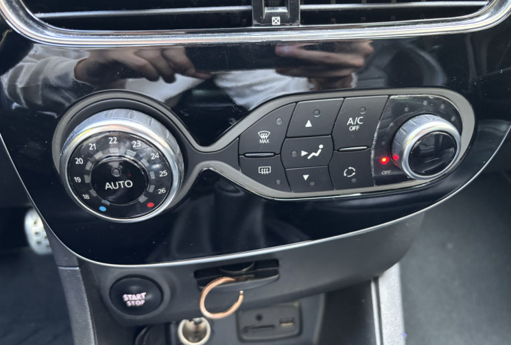 Renault Clio IV 4 Initiale Paris 1.2 Tce 120 ch / Cuir chauffant / Camera / Bose / LED