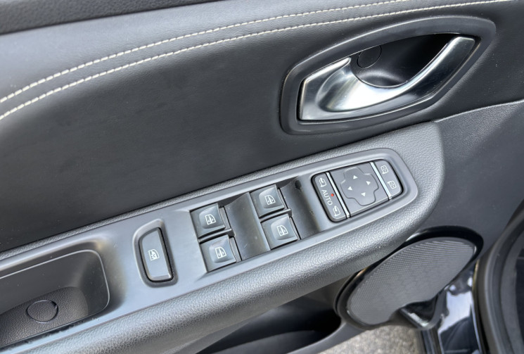 Renault Clio IV 4 Initiale Paris 1.2 Tce 120 ch / Cuir chauffant / Camera / Bose / LED