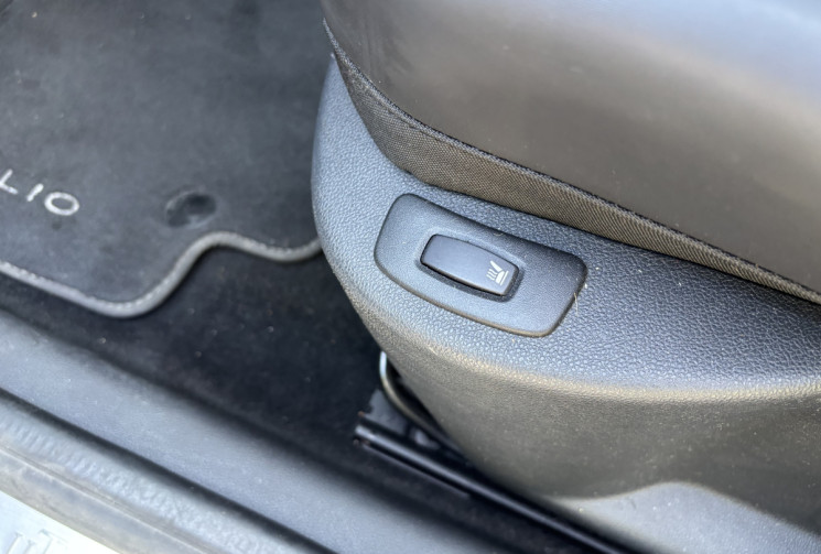 Renault Clio IV 4 Initiale Paris 1.2 Tce 120 ch / Cuir chauffant / Camera / Bose / LED