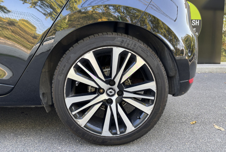 Renault Clio IV 4 Initiale Paris 1.2 Tce 120 ch / Cuir chauffant / Camera / Bose / LED