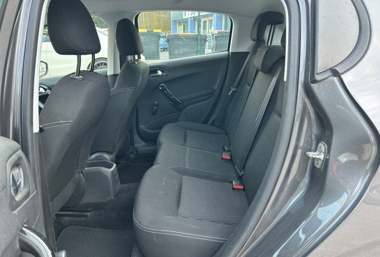 Peugeot 208 (2) 1.2 PURETECH 82 Ch ALLURE 5P * CARPLAY * GPS