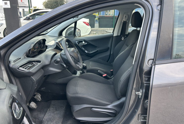 Peugeot 208 (2) 1.2 PURETECH 82 Ch ALLURE 5P * CARPLAY * GPS